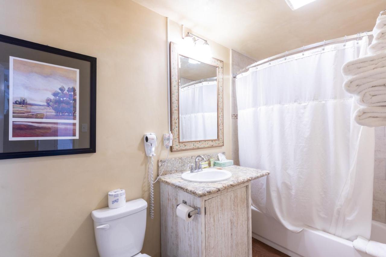 Vineyard Valley Inn Кловердейл Экстерьер фото
