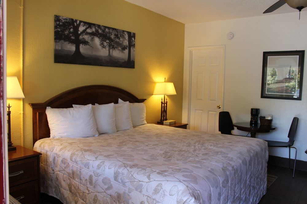 Vineyard Valley Inn Кловердейл Экстерьер фото
